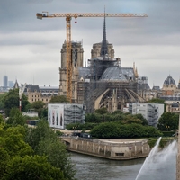 notre dame pariz francija konjenik arheologija zgodovina 300 let skrivnost prenova