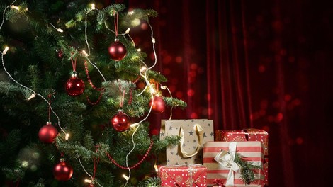 Darila, ki naj bi prinašala nesrečo: te reči ob praznikih raje pustite na polici, sicer se obdarovancu slabo piše