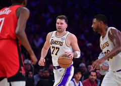 Božična vrnitev Luke Dončića po poškodbi ni preprečila novega poraza Lakersov