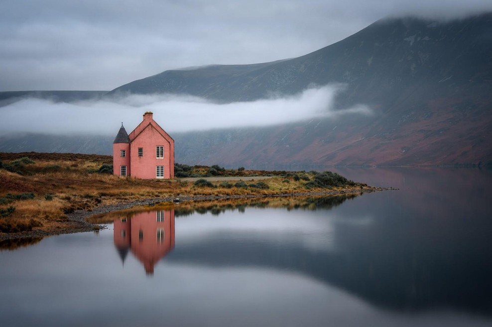 Skrivnostna hiša sredi ničesar je postala velika turistična senzacija — a ni to, kar se zdi na prvi pogled (foto: Profimedia)