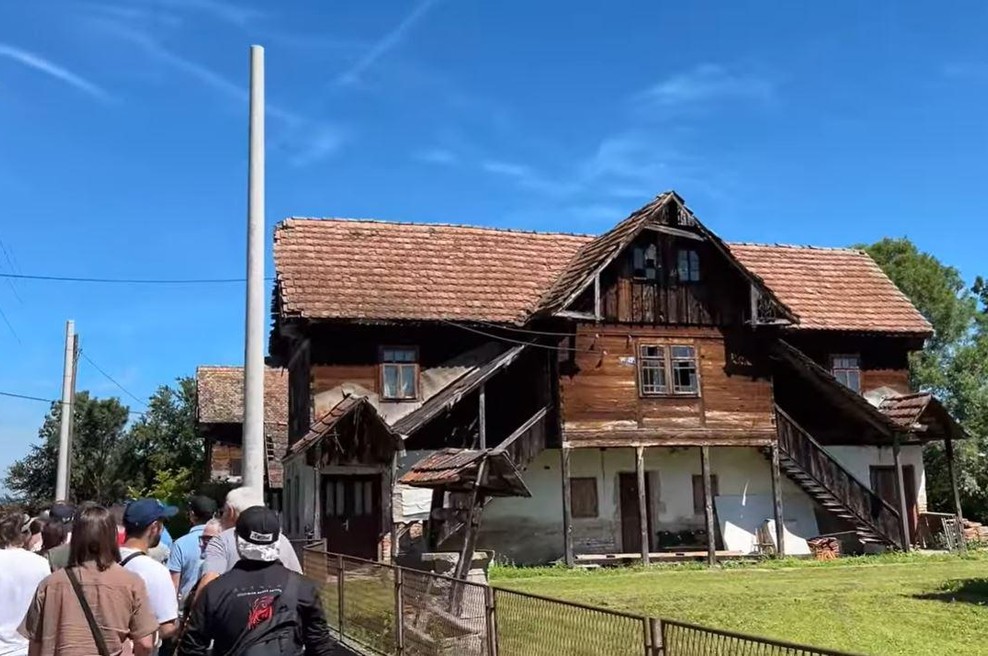 Turisti ne morejo dojeti — hiša iz legendarnega ameriškega filma je tik ob Sloveniji, a le redki vedo zanjo (foto: Youtube/posnetek zaslona)