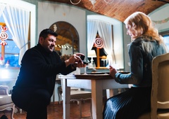 Se je član skupine Victory na snemanju novega videospota res zaročil?