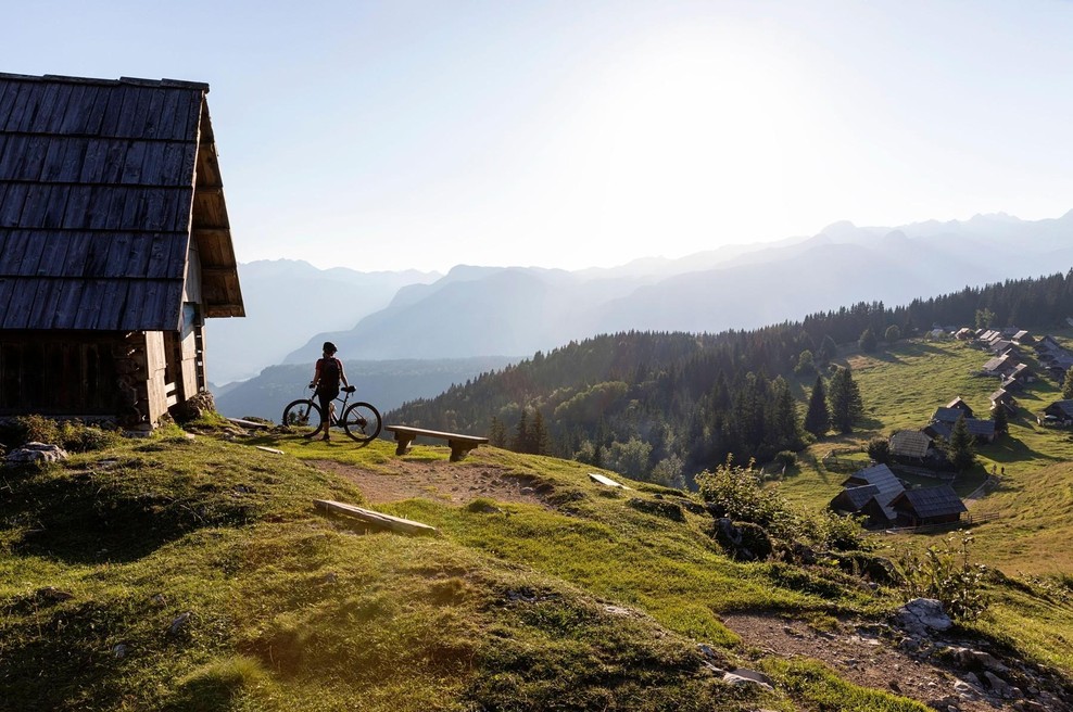 Manj znana slovenska planina tujcem jemlje dih — pravijo, da ima najlepše razglede in neprecenljiv mir (foto: Profimedia)