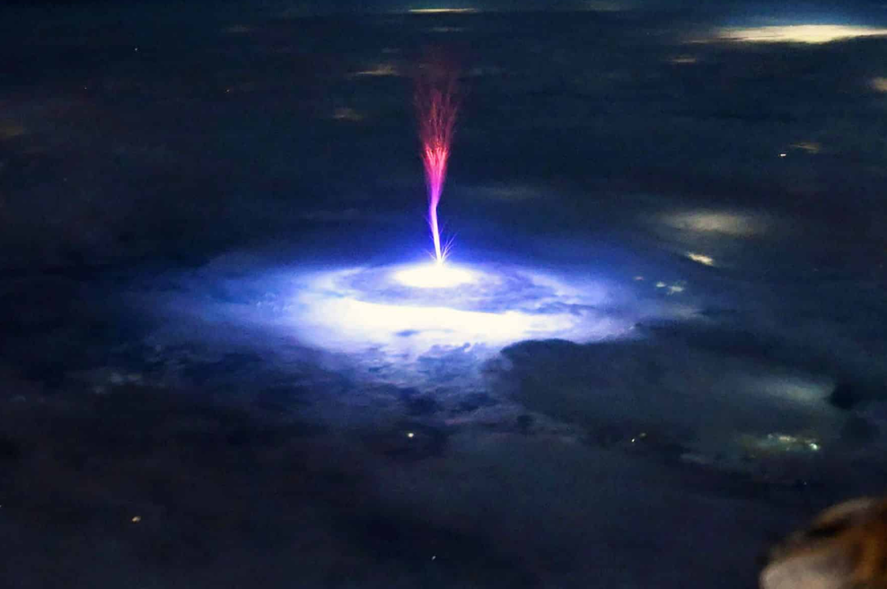 Astronavti gledali skozi okno vesoljske postaje in otrpnili: NASA delila osupljivo fotografijo (in pojasnila, kaj to sploh je!) (foto: NASA/Nichole Ayers/Indian Defence Review)