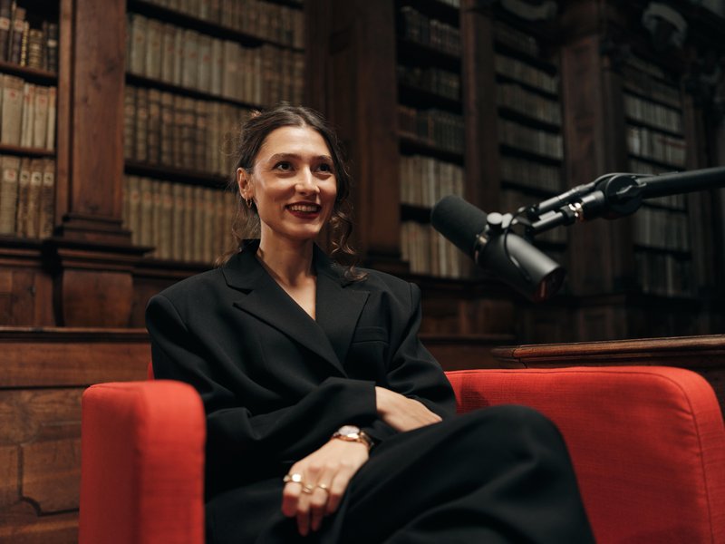 Igralka Zala Djuric v podkastu navdiha razkrila, kako vstopi v lik s čustvi, ki jih sama morda ne čuti