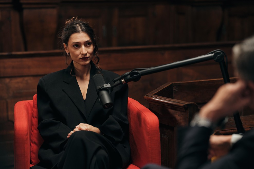 Igralka Zala Djuric v podkastu navdiha razkrila, kako vstopi v lik s čustvi, ki jih sama morda ne čuti (foto: Sami Rahim / XO Studio)