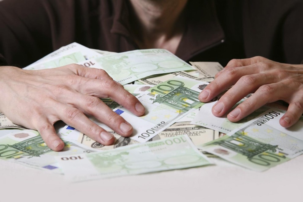 Že zdaj je jasno, da prihodnost ne bo prizanesljiva do vseh. Mnogi bodo morali stisniti pas, paziti na vsak evro …