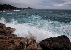 Tragedija v hrvaškem turističnem biseru: v morju našli truplo moškega