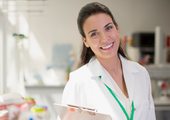 Znanstveniki navdušeni potrdili: sladica, ki jo obožujemo vsi, dokazano upočasnjuje staranje