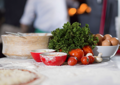 Zaradi strupene snovi odpoklicali priljubljen živilski izdelek, ki je bil na krožniku v gostinskih lokalih