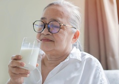 Osteoporoza ni posledica premajhne količine popitega mleka, temveč tega: nutricionist razkriva vzroke in rešitve