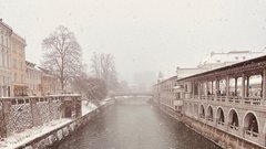 Sneg pobelil prestolnico: takšno idilično Ljubljano smo danes ujeli na sprehodu po mestu (FOTO)
