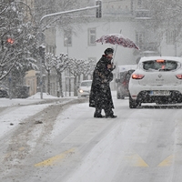 Mraz kaže zobe, NIJZ pa svari pred temi nevarnostmi (veste, kako se zaščititi?)