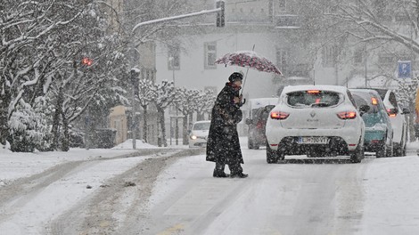 Mraz kaže zobe, NIJZ pa svari pred temi nevarnostmi (veste, kako se zaščititi?)