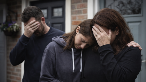 "Prišlo je do grozljive napake": družina 17-letnika se je pripravljala na pogreb, ko je izvedela pretresljivo resnico