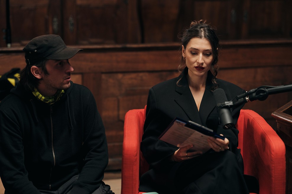 Zala Djuric o prednostih poezije, v podkastu je prebrala svojo še neobjavljeno pesmico (in ob tem razkrila, zakaj ima ob branju tremo) (foto: Sami Rahim / XO Studio)