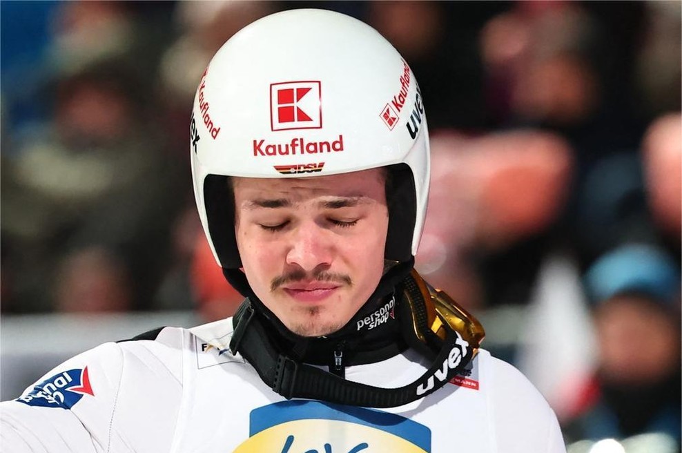 Drama na zadnji tekmi novoletne turneje: eden najboljših skakalcev skoraj padel v nezavest (foto: Profimedia)