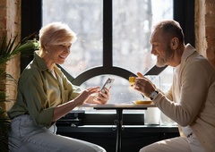 3 znamenja med staranjem postajajo neustavljivo privlačna: z leti vse lepša in kar prekipevajo od karizme