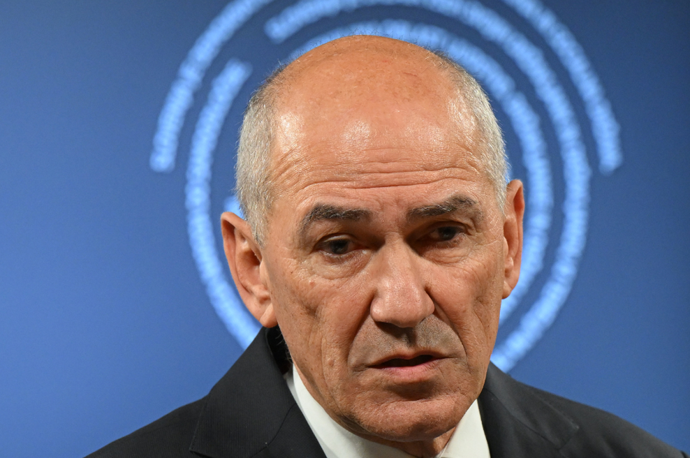 Janez Janša bo na sodišču dokazoval domnevno krivico: branila se bosta Robert Golob in Luka Mesec (foto: Profimedia)