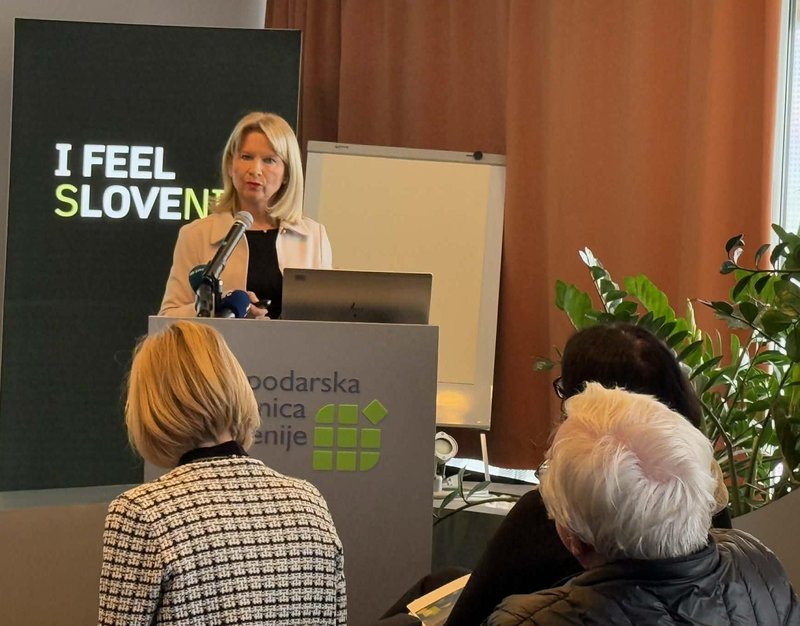 Maja Pak STO novinarska konferenca