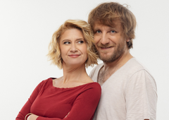 Izjemna Vesna Pernarčič in Matej Puc v komediji, ki razkriva, česar si doma (še) ne upate razkriti