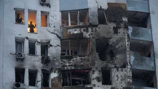 Izredne razmere v Kijevu: župan prebivalce pozval, naj zapustijo mesto