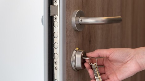 ključ ključavnica vhodna vrata