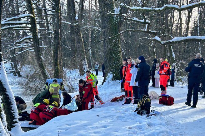 Reševalna akcija v Ljubljani: v Koseški bajer sta padli dve osebi (FOTO)