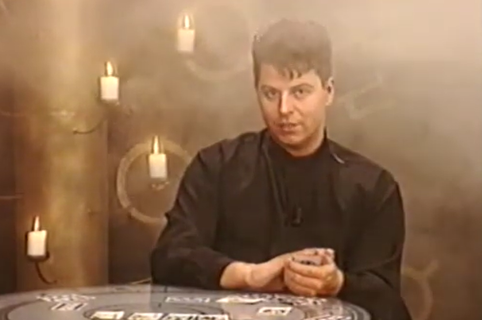 Se spomnite Dannyja iz oddaje Dannyjeve zvezde? Znani slovenski vedeževalec se zdaj vrača (foto: Youtube/Content Farm/posnetek zaslona)