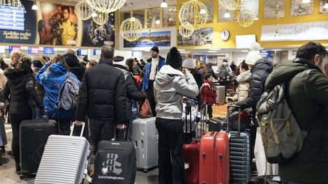 Več tisoč turistov v težavah: zaradi nizkih temperatur ostali na severu Evrope