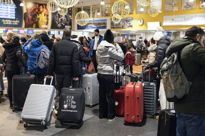 Več tisoč turistov v težavah: zaradi nizkih temperatur ostali na severu Evrope