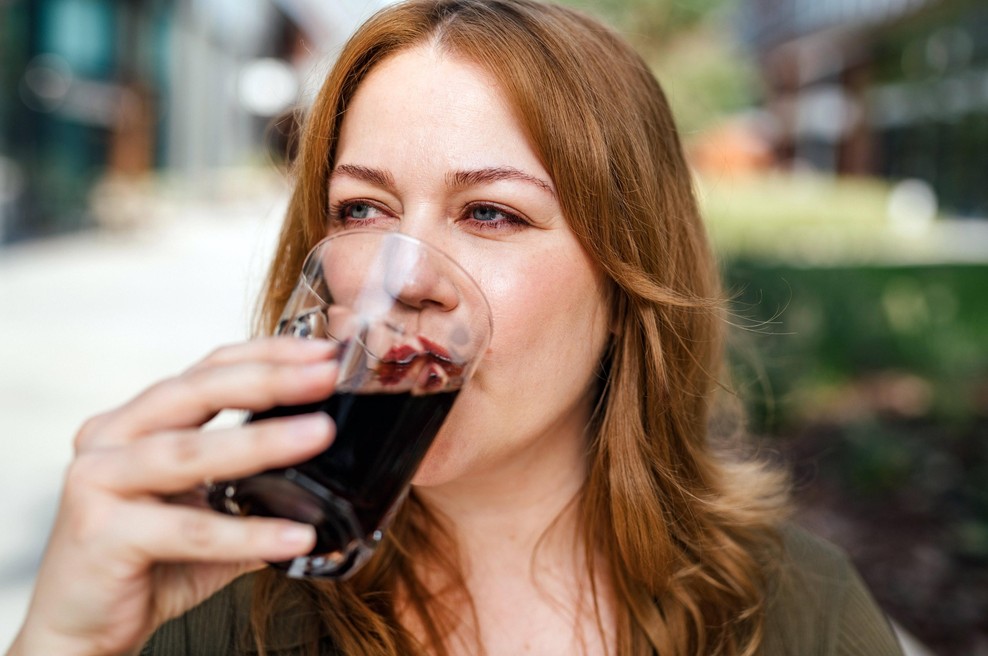 Ta brezalkoholna pijača je najslabša za jetra (tudi, če je ne pijete pogosto) (foto: Profimedia)