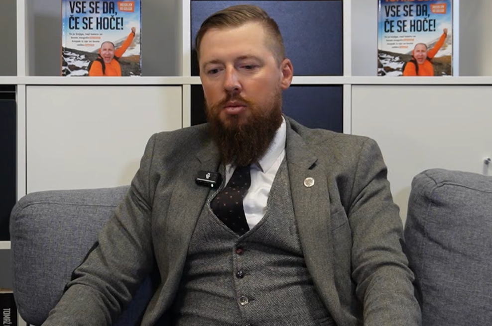 Alen Koman med gostovanjem v podkastu Tomaža Goreca. (foto: YouTube/Tomaž Gorec/posnetek zaslona)