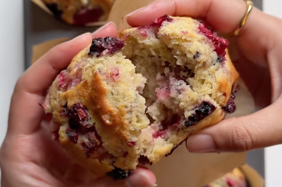 Mafini malo drugače: z majhnim dodatkom od preproste sladice do božanske kreacije (foto: TikTok/iramsfoodstory/posnetek zaslona)
