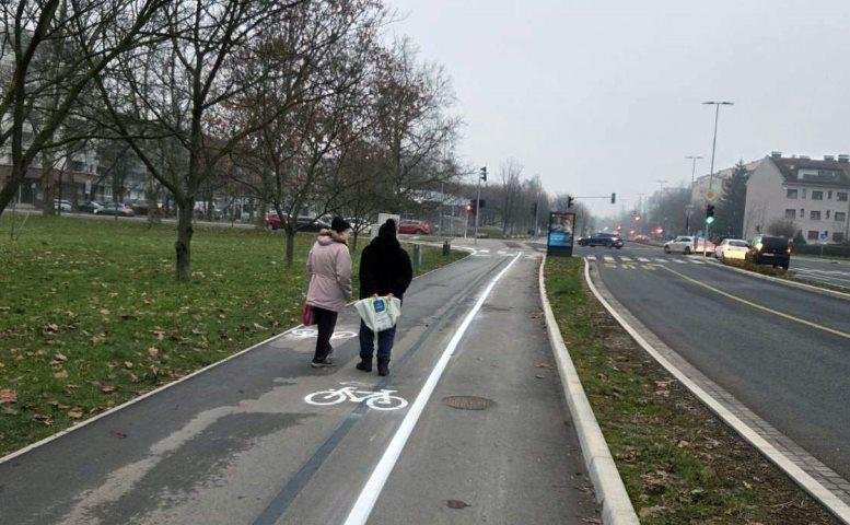 Stanovalci ljubljanskega naselja razočarani: "Varnost in udobje pešcev ste žrtvovali za ..."