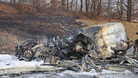 Nesreča na štajerski avtocesti: voznik umrl na kraju nesreče