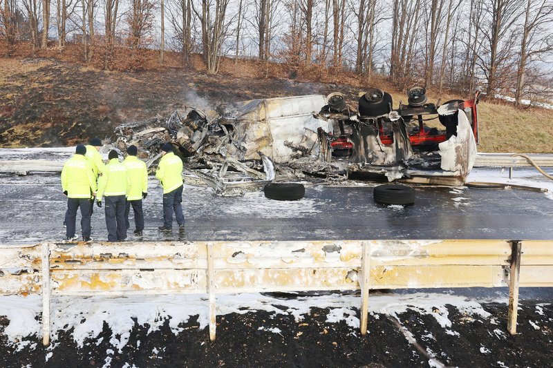 Nesreča na štajerski avtocesti: voznik umrl na kraju nesreče