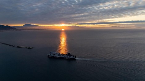 ladja morje tovor droga policija denar kokain spanija juzna amerika