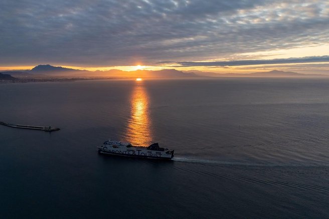 ladja morje tovor droga policija denar kokain spanija juzna amerika