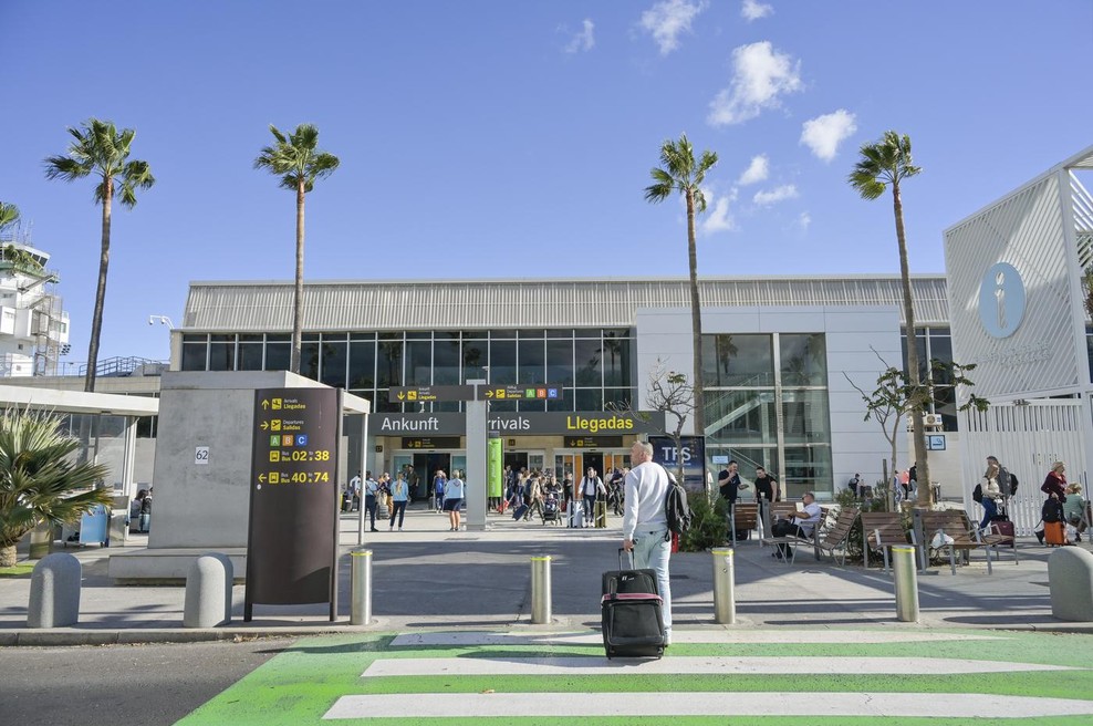 Incident na španskem letališču: turist na letalo skušal vkrcati pokojno ženo (foto: Profimedia)