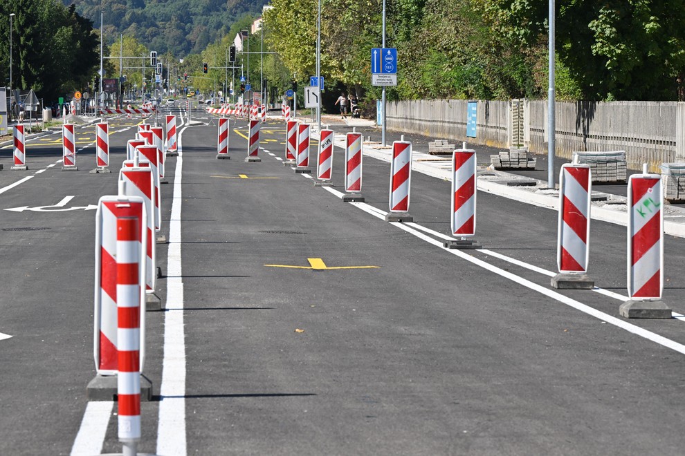 Stanovalci ljubljanskega naselja razočarani: "Varnost in udobje pešcev ste žrtvovali za ..."