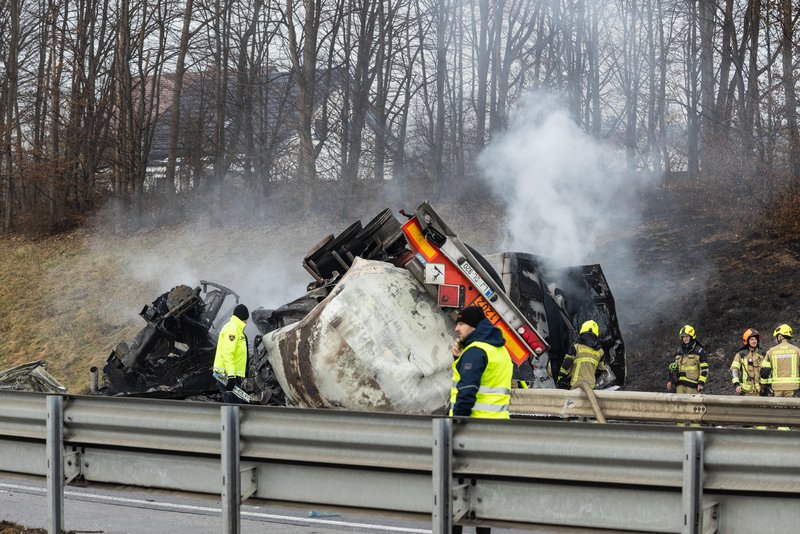 Kdaj bo štajerska avtocesta v celoti odprta? Dan po hudi nesreči še nastajajo zastoji