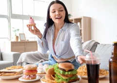 Preprosto nimajo mere! 4 astro znamenja, ki najpogosteje pretiravajo s hrano in pijačo