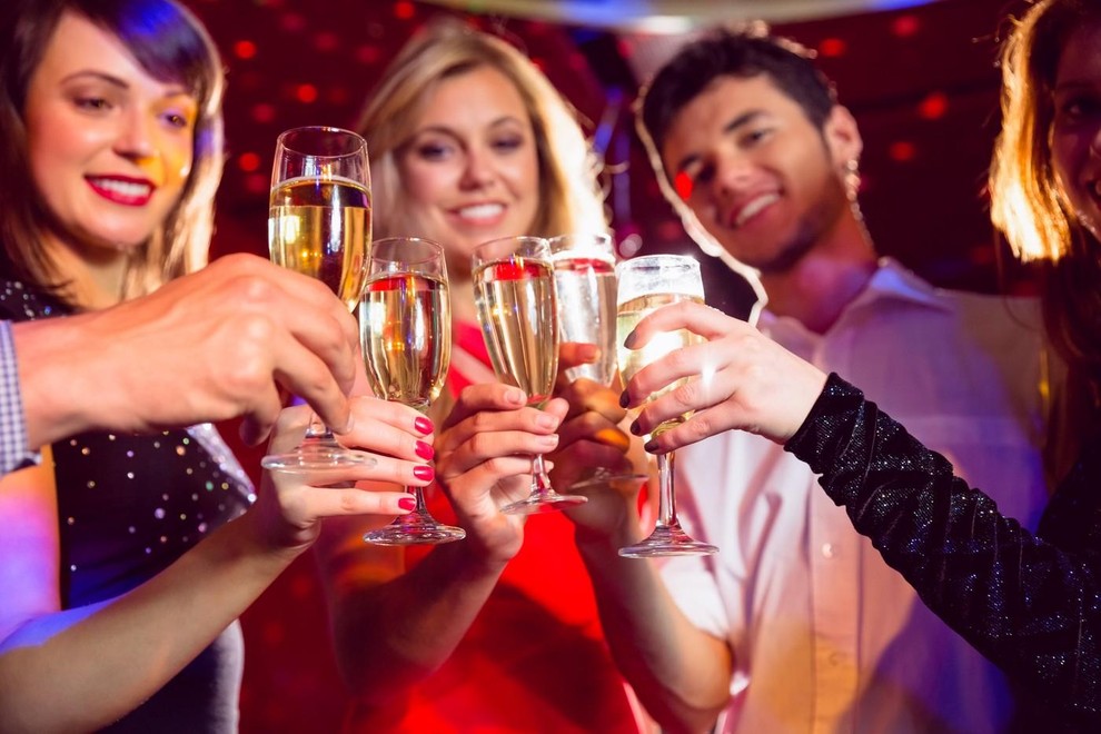 Strelec Strelci slovijo po sproščenem odnosu do življenja in nagnjenosti k pretiravanju, kadar gre za užitke. Hrano in pijačo povezujejo …