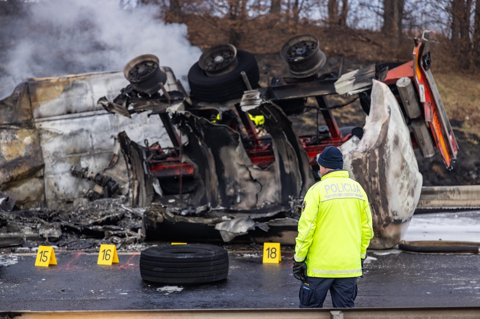 Znanih več informacij o tragični nesreči na štajerski avtocesti: umrl 28-letni voznik kombija (foto: Bobo)