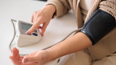 visok krvni tlak merjenje pritisk