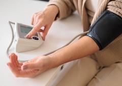 Presenetljiv vzrok za visok krvni tlak: nima nobene zveze s stresom, prehrano ali težo