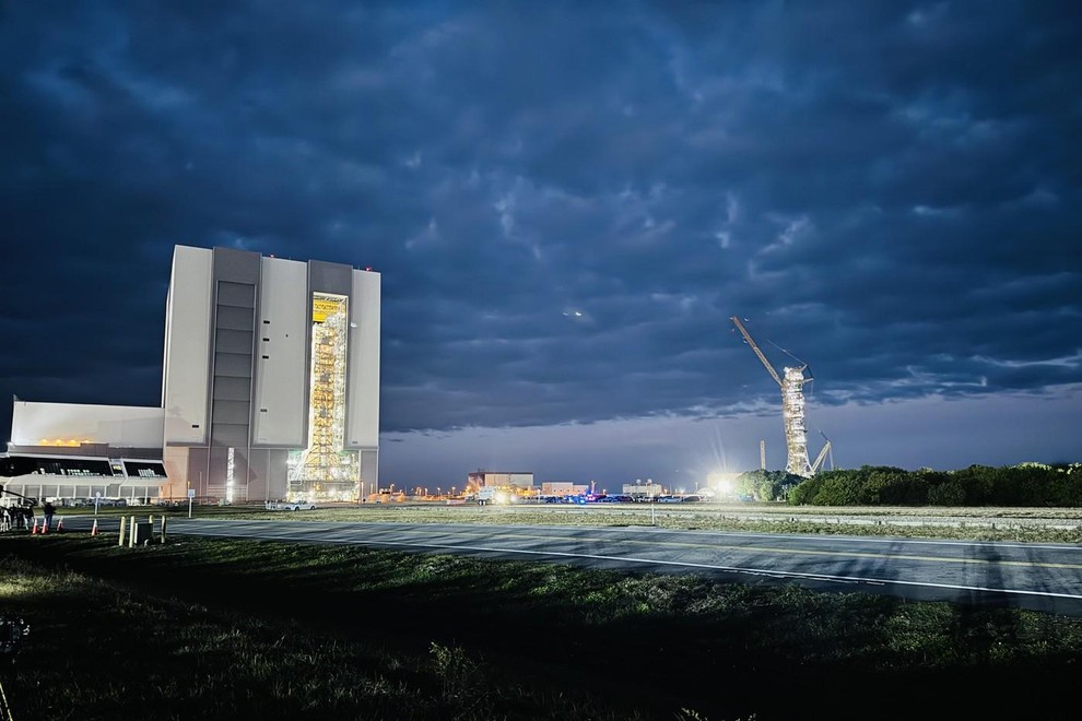 artemis 2 nasa vesolje luna zgodovina clovestvo izstrelitev posadka raketa