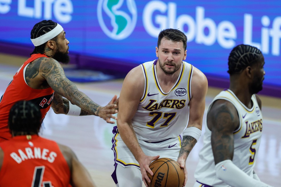 Vrnitev Luke Dončića v slogu: slovenski zvezdnik ekipo LA Lakers popeljal do nove zmage (foto: Profimedia)