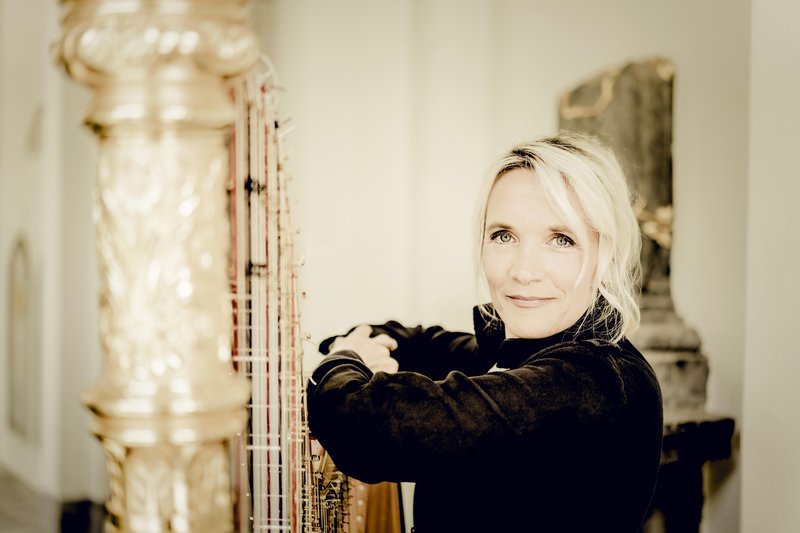 harfistka Mojca Zlobko Vajgl Zimski festival Ljubljana Festival